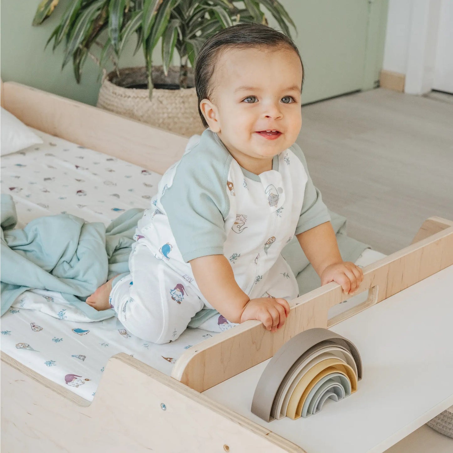 APPLE - Montessori Floor Bed with Rails & Shelves