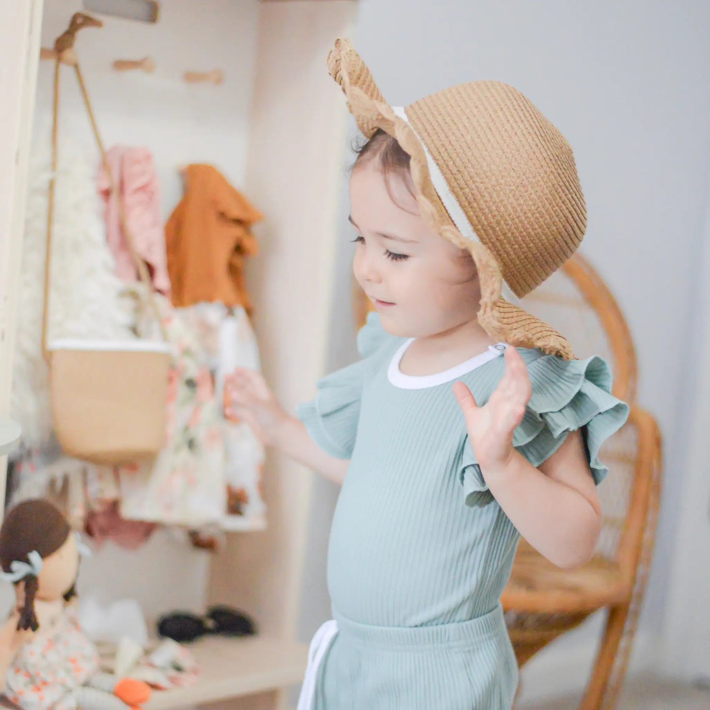 MANGO - Montessori Cubby Coat Rack