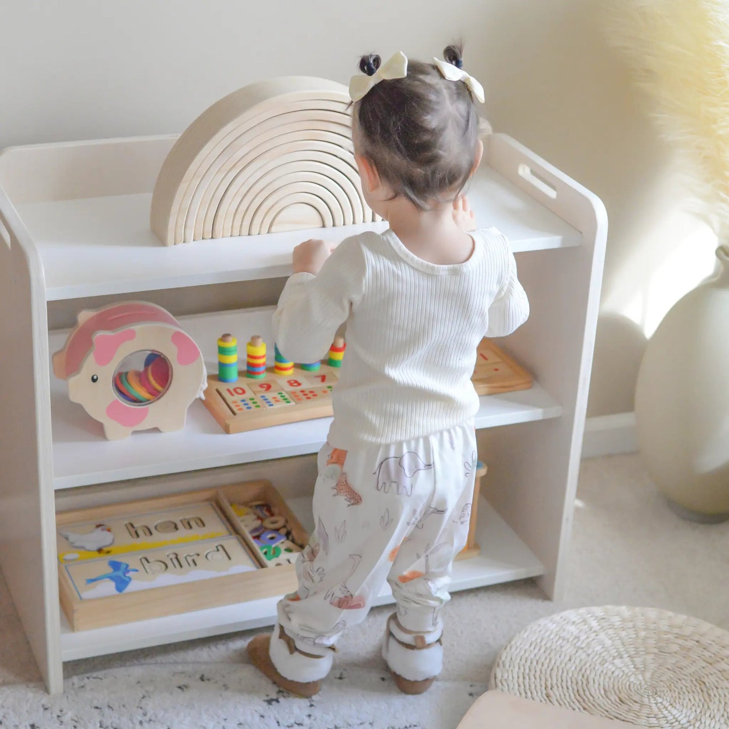 BANANA - Montessori Shelf with Borders