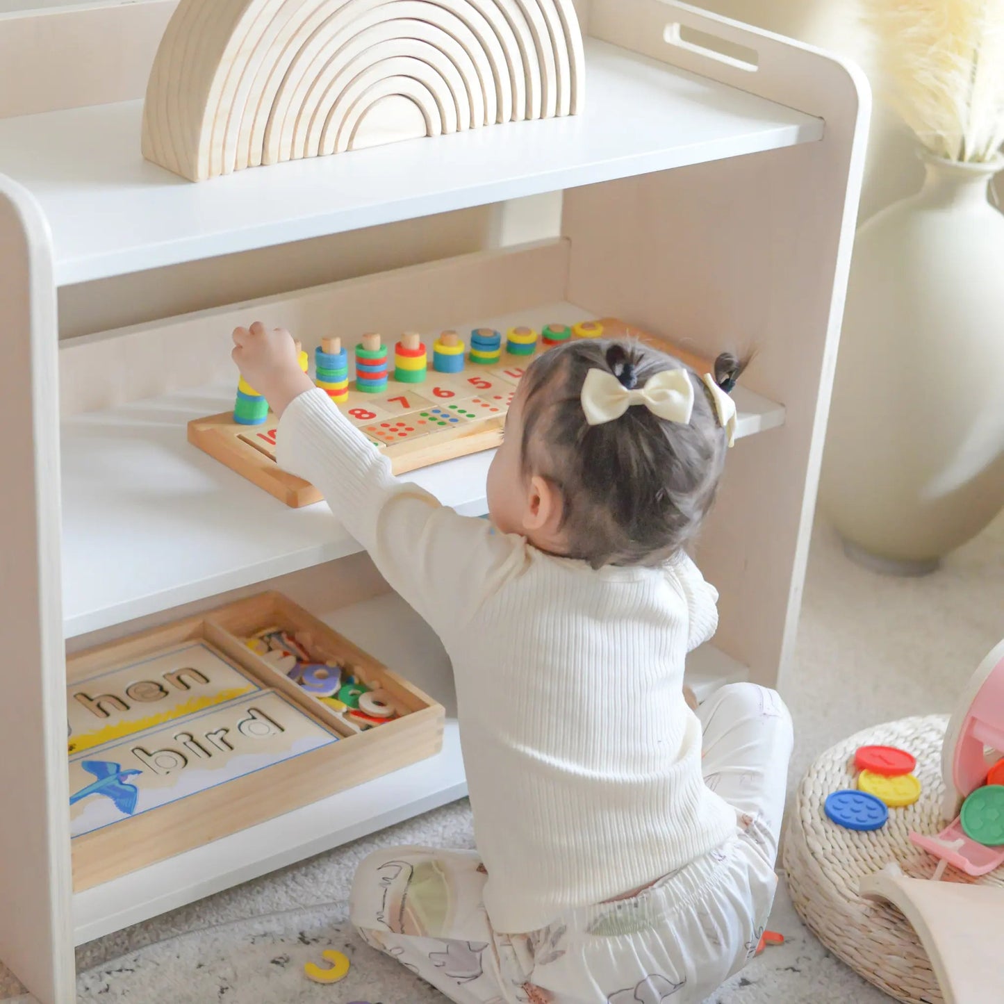 BANANA - Montessori Shelf with Borders